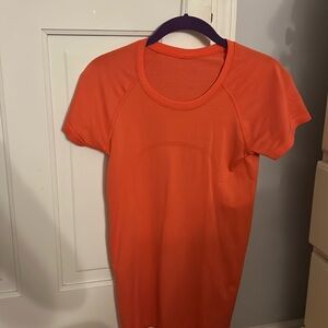 Lululemon swiftly tech short sleeve hip length size 4